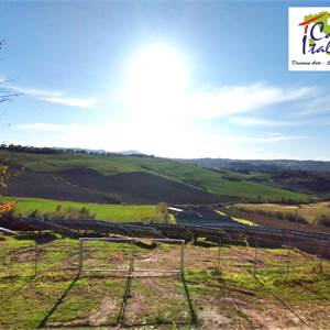 Farmhouse for Sale in Osimo