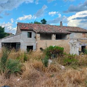 Rustico/Casale In Vendita a Ancona