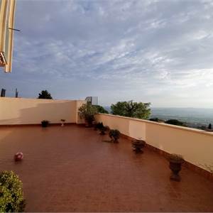 Четырёхкомнатная квартира в продажа для Osimo