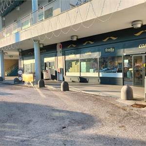 Negozio In Affitto a Osimo